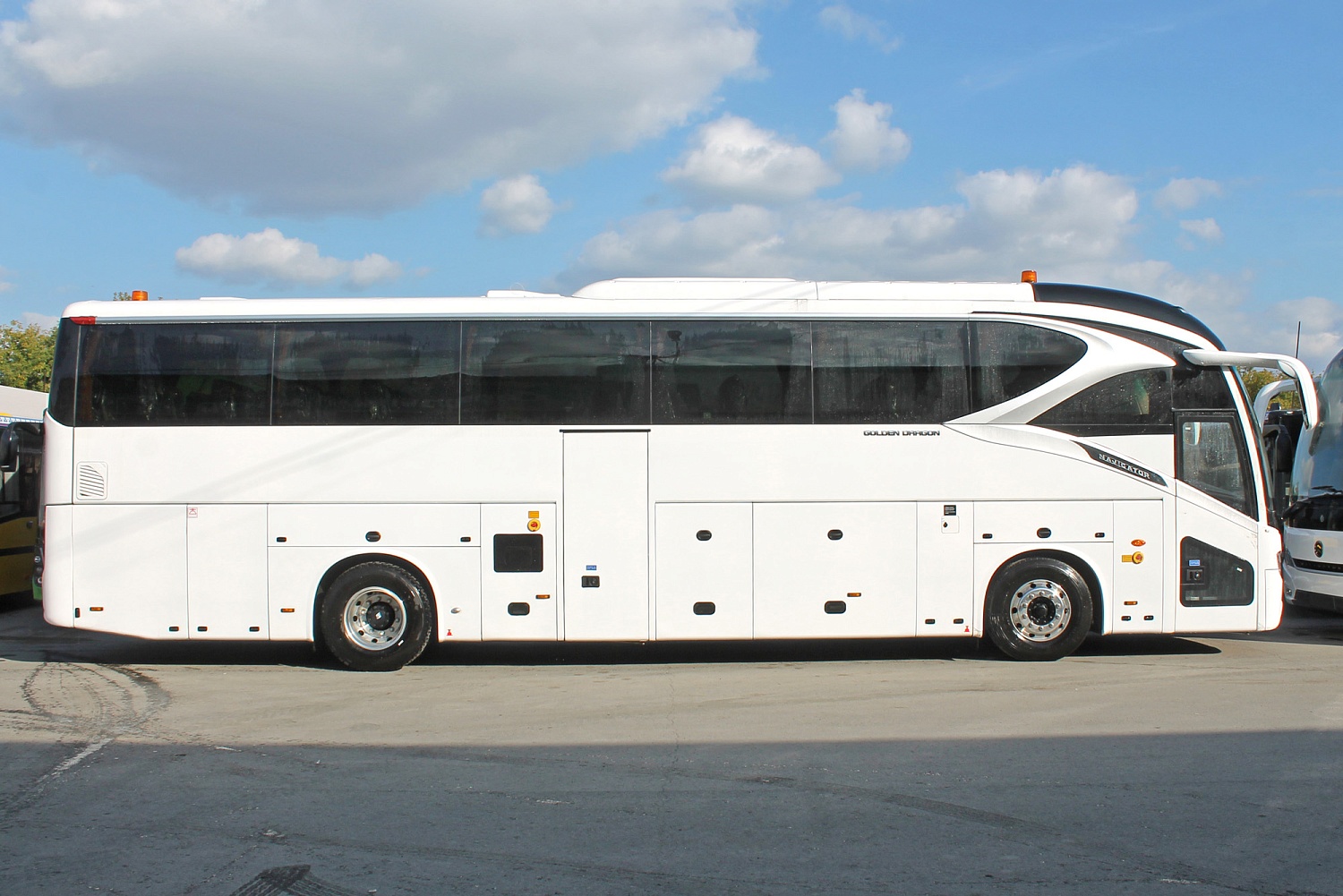 Автобус Golden Dragon XML6129JR Navigator